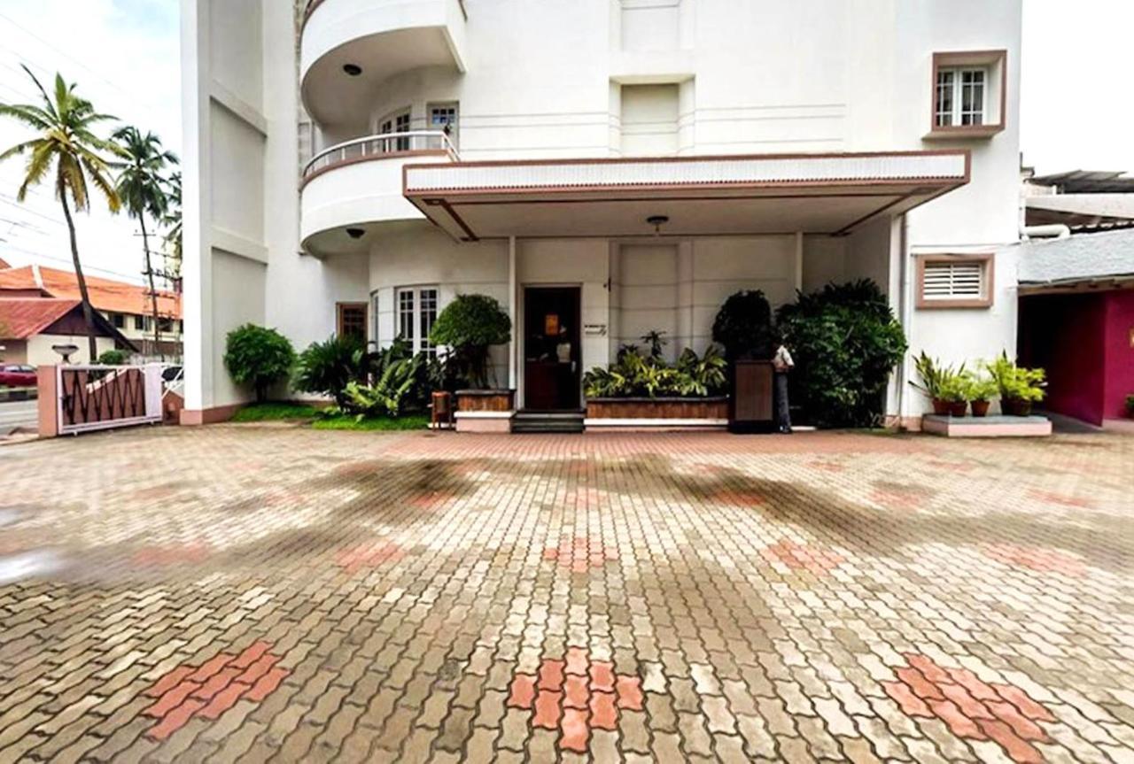 Grand Hotel Kochi Exteriör bild