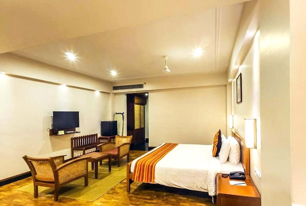 Grand Hotel Kochi Exteriör bild